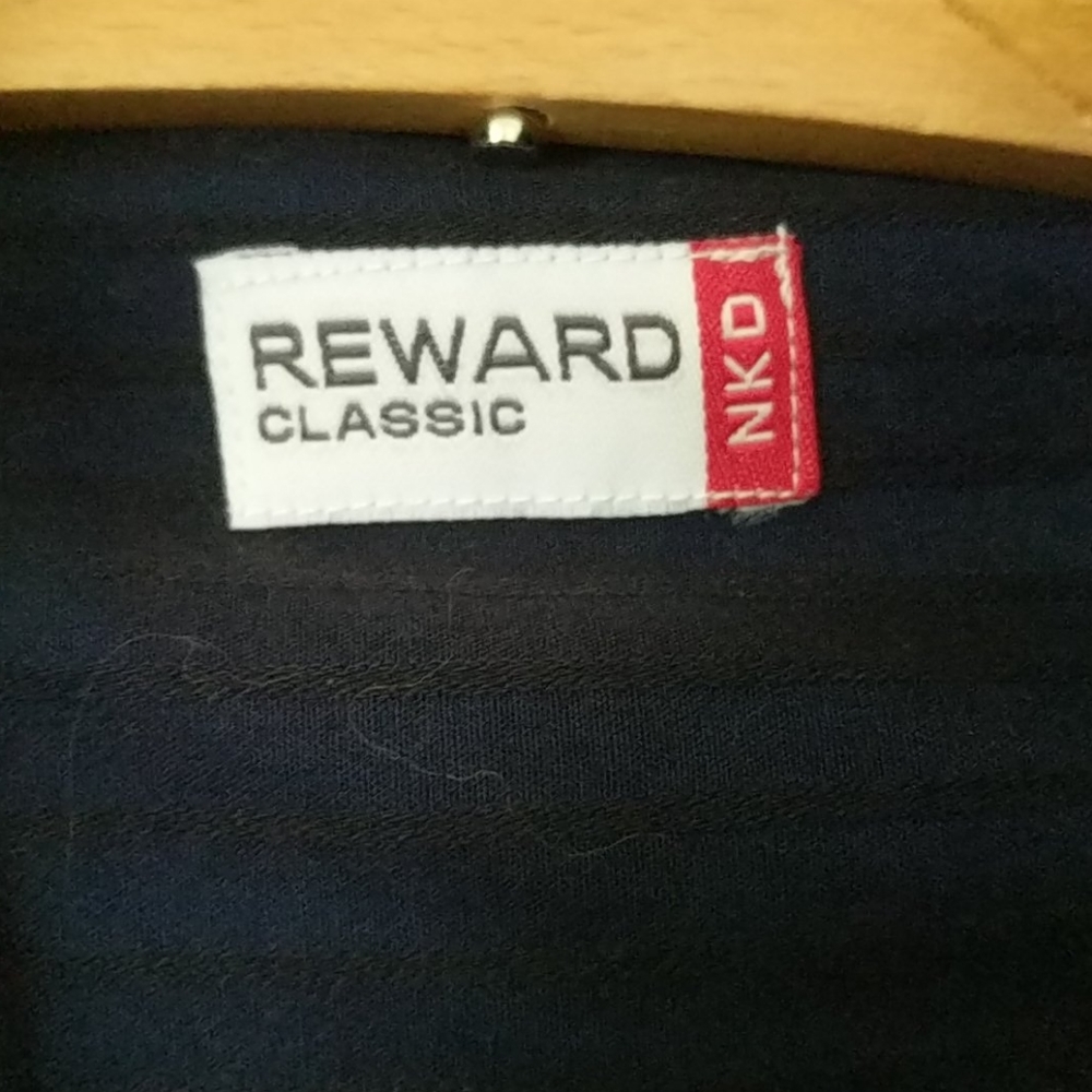 Large long sleeve button down - Picture 2 of 3
